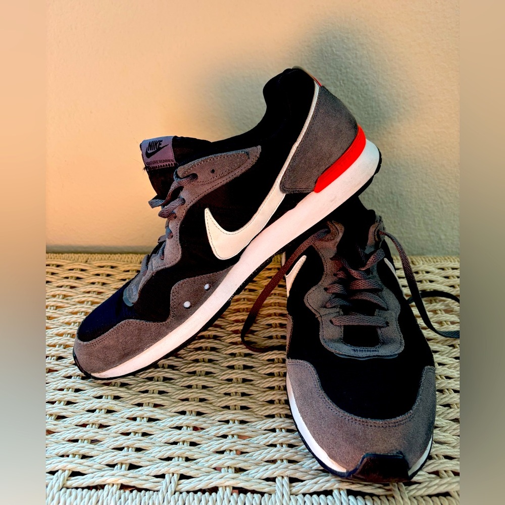 Nike Men’s Venture Runner size 14